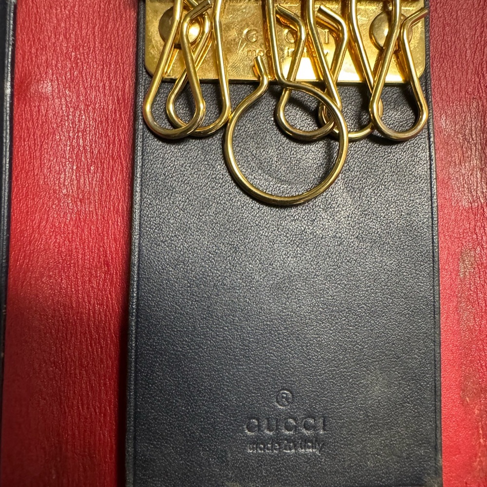Rare Gucci Beige Key Holder with Bow Accent - Picture 3 of 10
